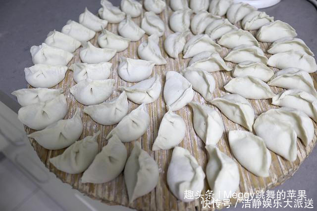 带来|饺子肉馅里打水,错了!头伏饺子二伏面,今天带来个不一样的饺子