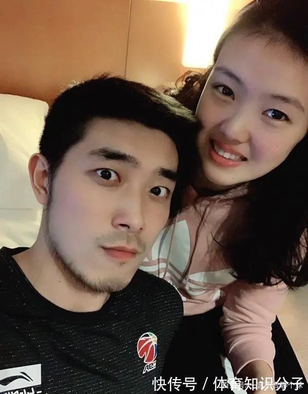 手术治疗|张常宁手术后现身酒吧！缺席女排联赛，和丈夫搂抱当众秀恩爱
