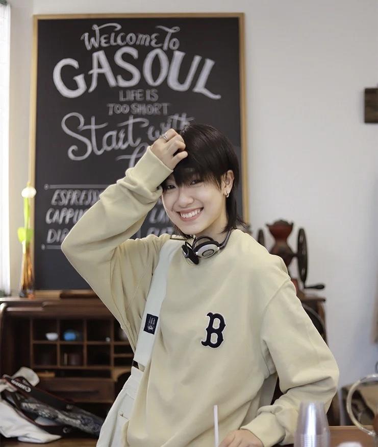 温暖|小个子女生这样穿卫衣,让你冬日也温暖又洋气,休闲感满分!