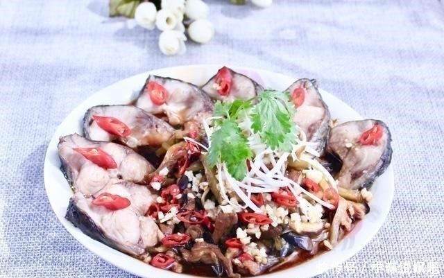 加料酒|草鱼最过瘾的吃法,比酸菜鱼水煮鱼还好吃,做4斤大鱼,上桌就光