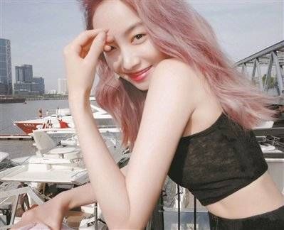 漫画|发色美出圈 元气少女从头开始