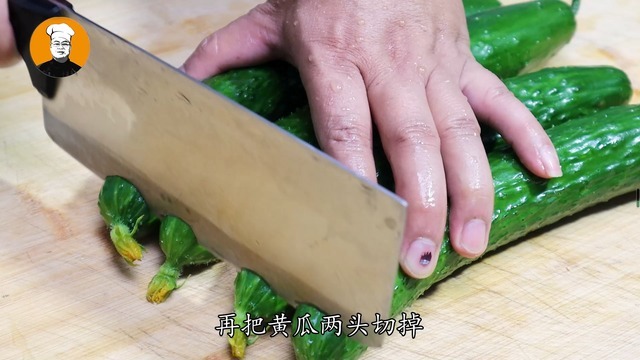 凉拌黄瓜切记不要放盐,教你一招,清脆入味,比饭店做得好吃