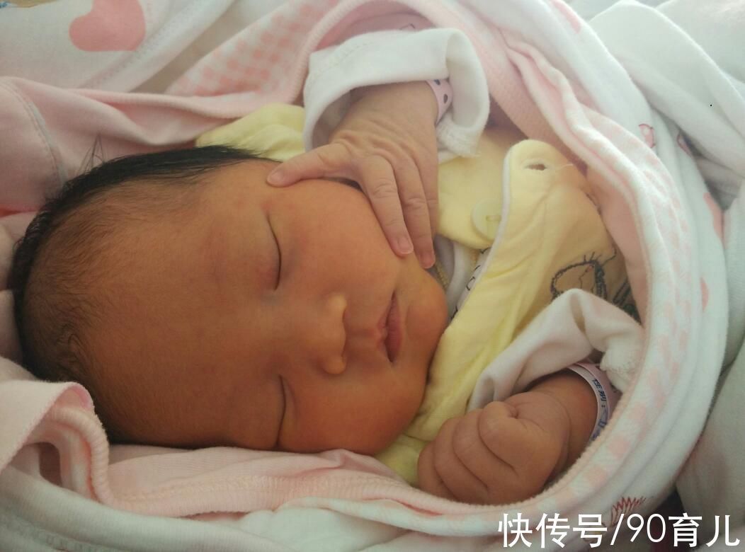 妈妈|产妇坐月子期间,新生儿基本都很乖,也很少哭闹,背后原因挺有趣