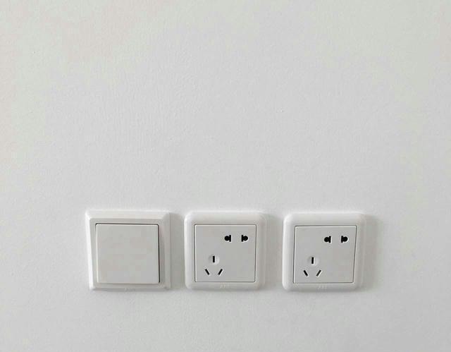 灯具|插座和灯具的零线可以共用吗师傅一说我就明白了!