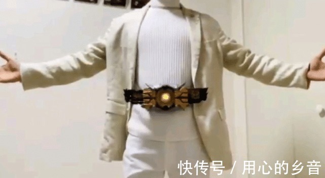 手办|假面骑士千骑狂热粉丝秀收藏,看到满屋子的周边后,网友酸了!