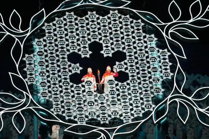 北京冬奥会&火炬变小背后:方案差点被砍 张艺谋理念打动奥委会