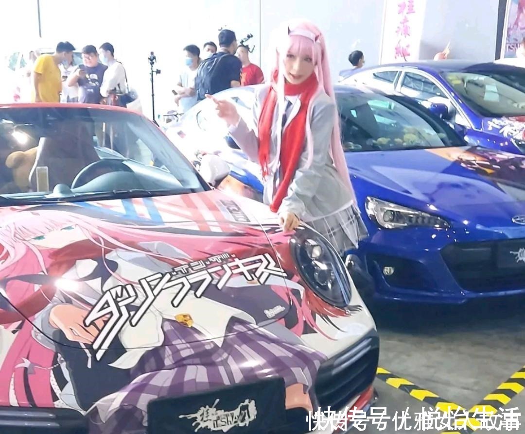 漫展|痛车保时捷，网友表示现在cos代价这么高了吗，实在玩儿不起