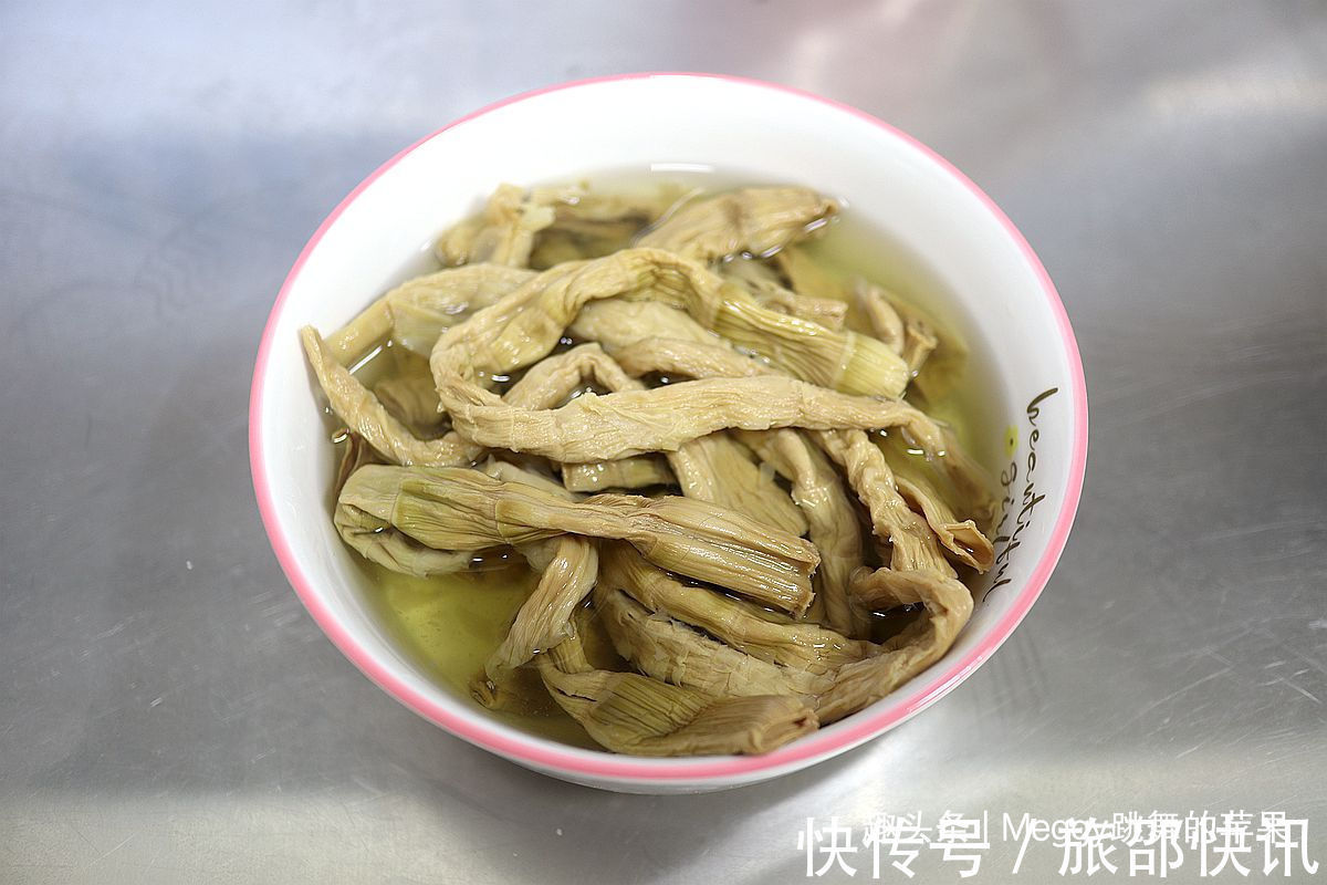 入味|想了20年的宝塔肉,第一次就成功了,蒸着吃入味又下饭,太香了