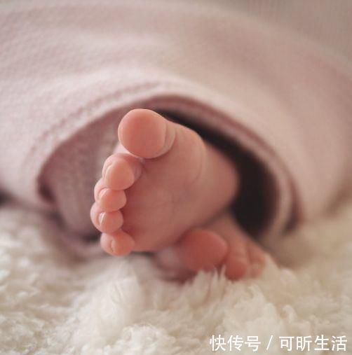 母乳喂养|宝宝饿不饿,饱不饱,看看宝宝身体这个部位就知道!