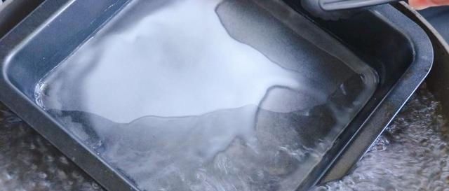 比例|做凉皮太复杂了,教你一种懒人做法,掌握淀粉水的比例很重重要