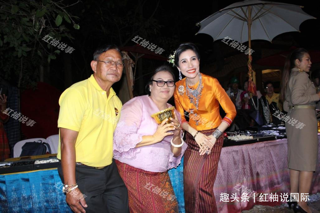 艳压群芳&诗妮娜才是泰王白月光!夜色下惊鸿一舞美绝了,苏提达迎最强对手