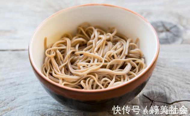 荞麦面条|糖尿病人吃荞麦面条时，注意这3点，不影响血糖