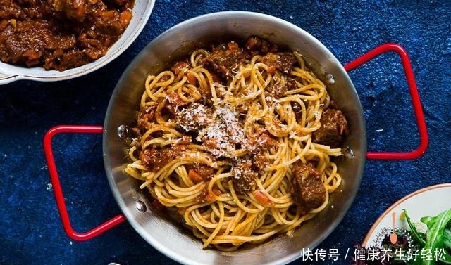 如何零失误做出人人爱吃的肉酱意面