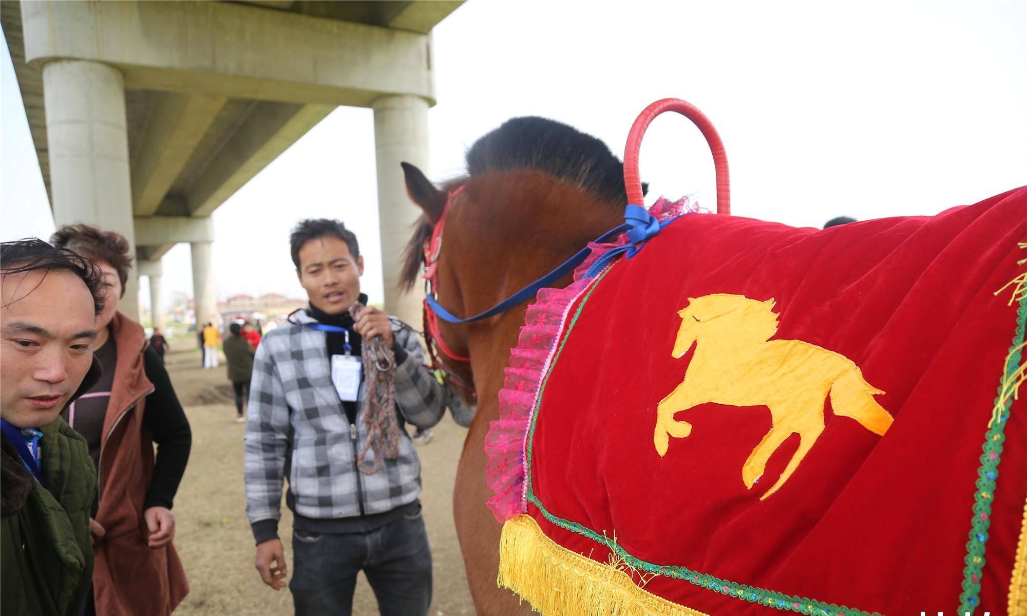 婚庆店老板苦叹淡季没生意,走出家发现商机笑称比旺季挣钱多
