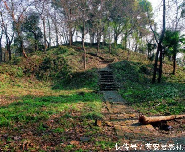 寻找白娘子，雷峰塔地宫发掘现场实拍照