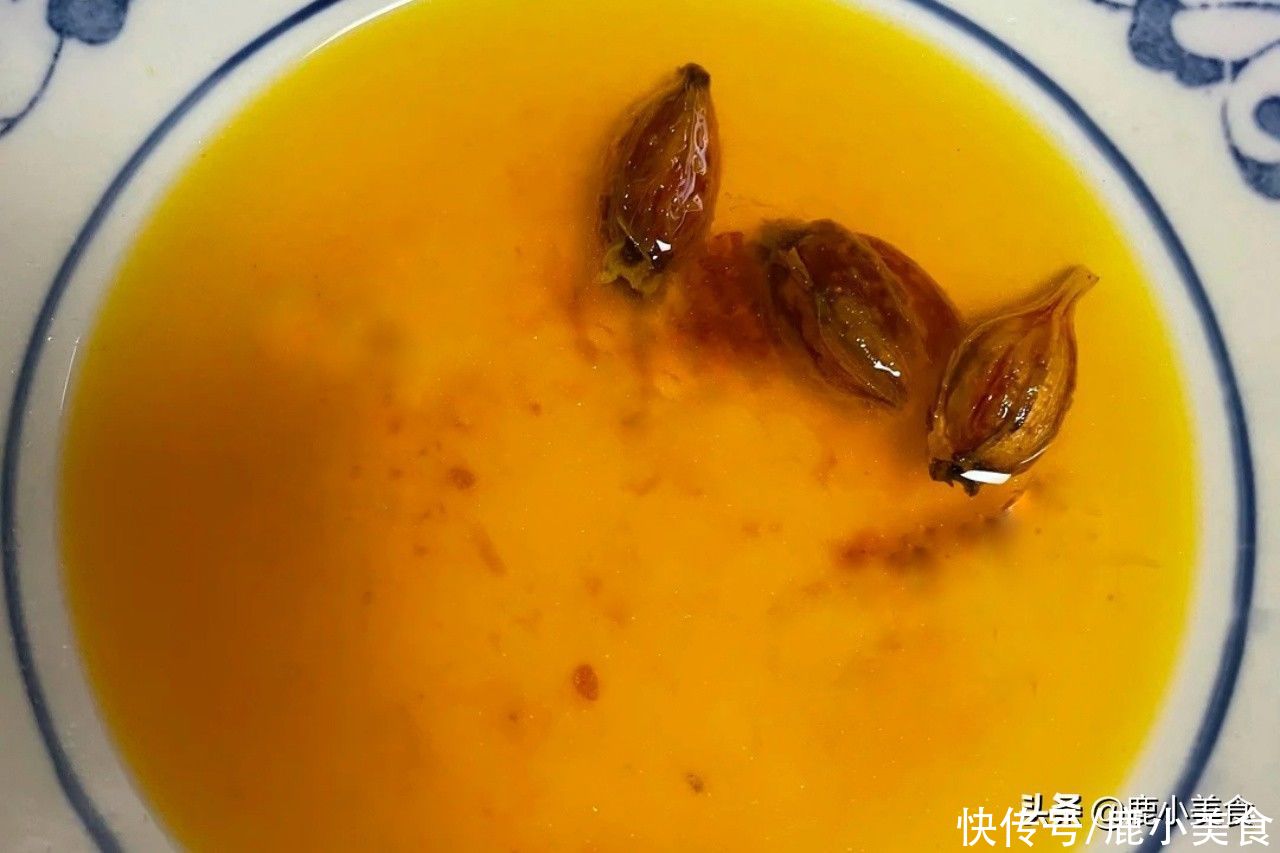 金黄|难怪烧腊店的盐焗鸡金黄好吃，原来秘诀在“2料”，免费分享学习