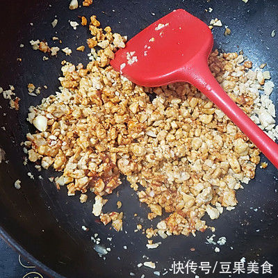 #暖冬酱在手,嗨吃部队锅#藤椒味炸酱