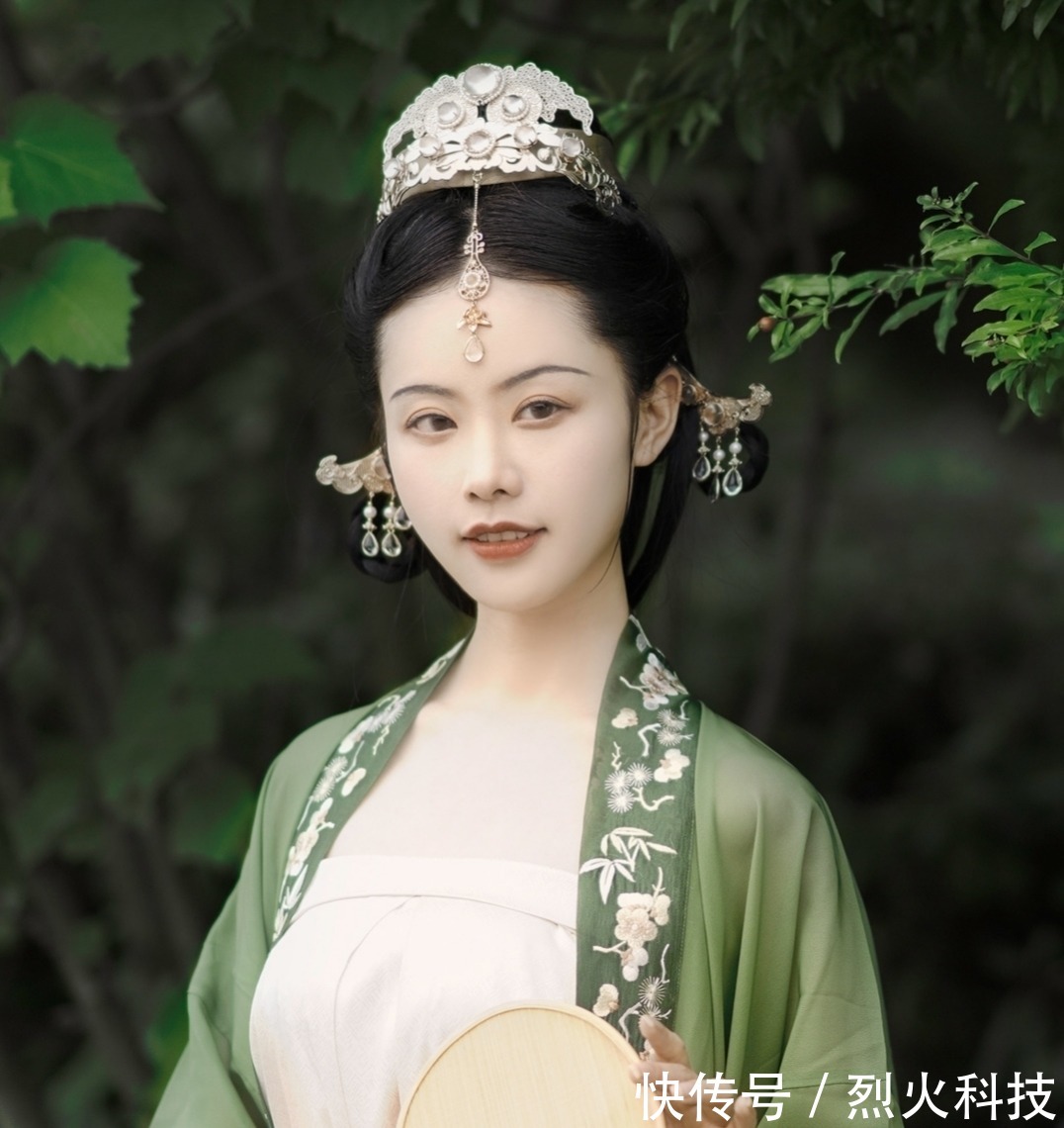 瑶坛&五言格律与七言格律:化露凝烟君不见,雍容无愧向瑶坛