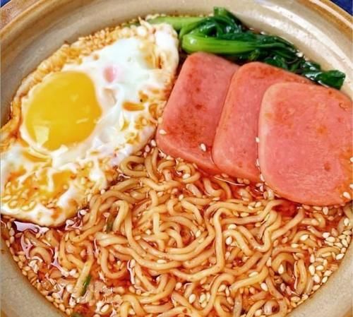 方便面最好吃的做法，连汤汁都不剩，一盘不够吃