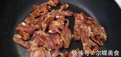 青椒|洋葱和它天生一对,好吃下饭,宁可不吃肉也要吃它,清血管降血糖