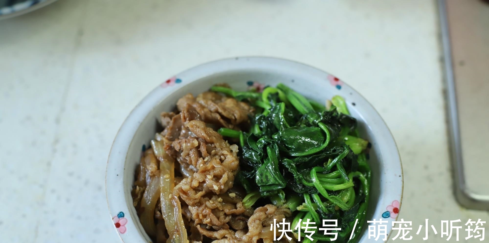 40岁主妇晒1人食午餐,走红朋友圈,网友:精致,把日子过成诗
