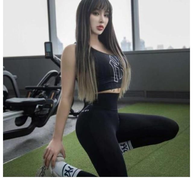 力量感|健身达人宋昱欣,身材曲线惹人羡慕,被称为“中国版卡戴珊”