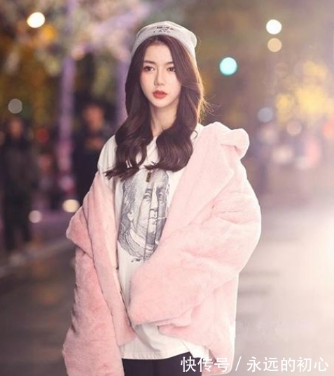 街拍|街拍:小姐姐穿着红色风衣外套头发盘在脑后气质成熟又靓丽