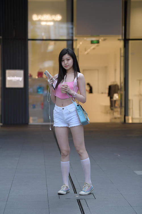 小蛮腰|怎么会这么美！美少女就该配清纯装扮，成功搭配为颜值加分