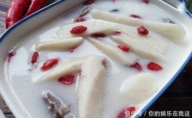 健脾|这汤我家里每三到五次做一次。颜色是乳白色的。健脾养胃