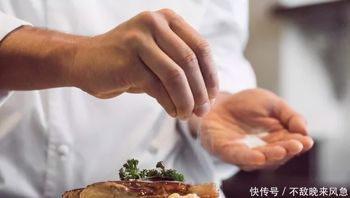 高血压者,不仅要减少盐分摄入,为了血管健康,3种素食也要少吃