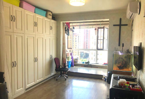 实用|60㎡小蜗居，客厅安装墨菲床挤出一个卧室，阳台抬高10cm太实用了