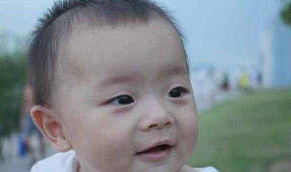 小宝宝|宝宝身体出现这6种症状时,多半就是缺钙了,宝妈要多用点心