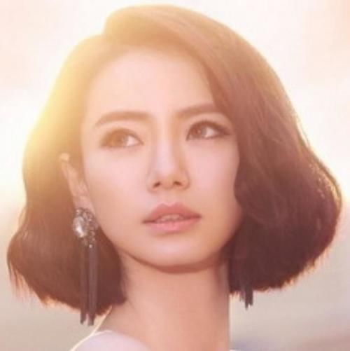 |搞笑外国人:长头发和长指甲的小烦恼!方便或美丽