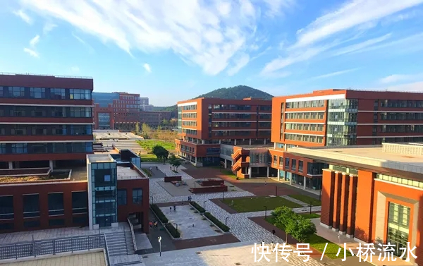 大户型|毕业季楼市观察：岛城“毕房族”瞄准的并不全是“刚需房”