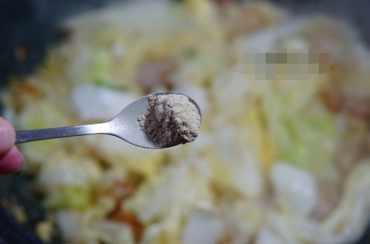 白菜|白菜和它是绝配,冬天这样吃真是太香了,大鱼大肉都不如它!