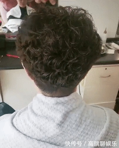 长发 到了奶奶辈的年龄,都会选择剪短烫卷的发型,怎样做到全国统一?