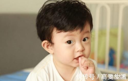 咬掉|纠正咬指甲的习惯,要告诉孩子这是不卫生的,是不好的习惯