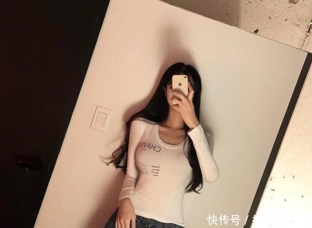 牛仔裤尽显时尚女王气质,完美呈现婀娜身形!