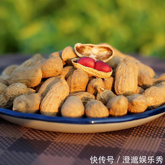 芝麻油|小区来了榨花生油的,一桶100元,围观的人多,原来猫腻在这里