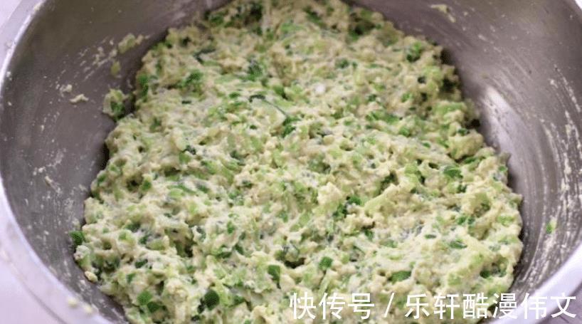 炸萝卜丸子，萝卜用不用焯水教您正确做法，丸子外酥里嫩不发硬