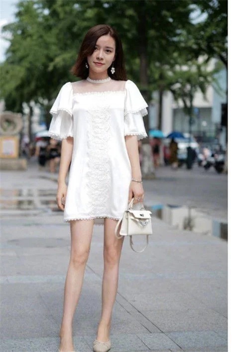 温婉|街拍:仪态万千的小美女,肌肤如玉,温婉可人