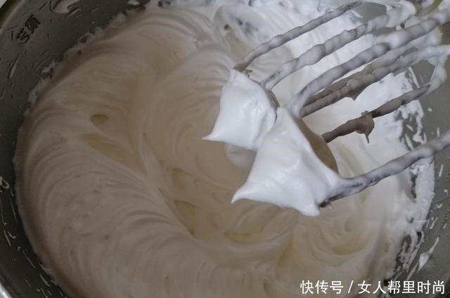 戚风蛋糕零失败配方,不开裂不回缩不塌陷,烘焙新手记得收藏!