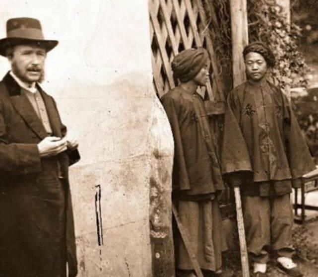 打扮|晚清老照片慈禧的御前宫女,有着精致的打扮,看上去气质非常好