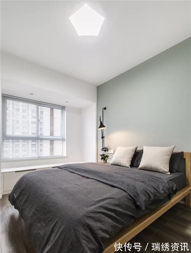 家具|143平简约四居室,水泥灰和原木风的家具打造的空间,让人羡慕