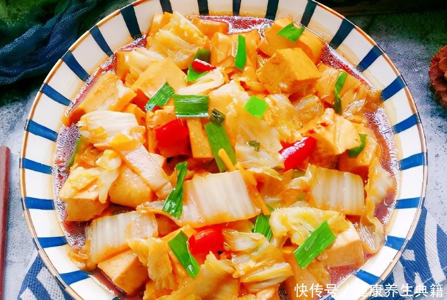 适合|白菜炖豆腐时,学会这1个做法,越炖越香越入味,秋天适合多吃