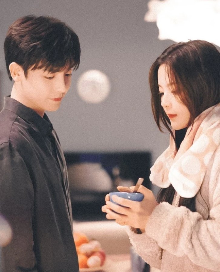 极限17 杨超越是不是糊了?若不是侯明昊,谁还记得她