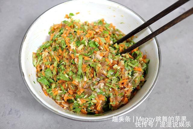 三伏天|三伏天,我给家人做蒸饺,8分钟出锅,柔软香嫩,手抓着吃更过瘾