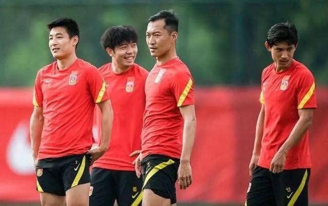 世预赛|凌晨1点！北京媒体最新报道引爆争议，球迷吐槽：中国足球真可笑