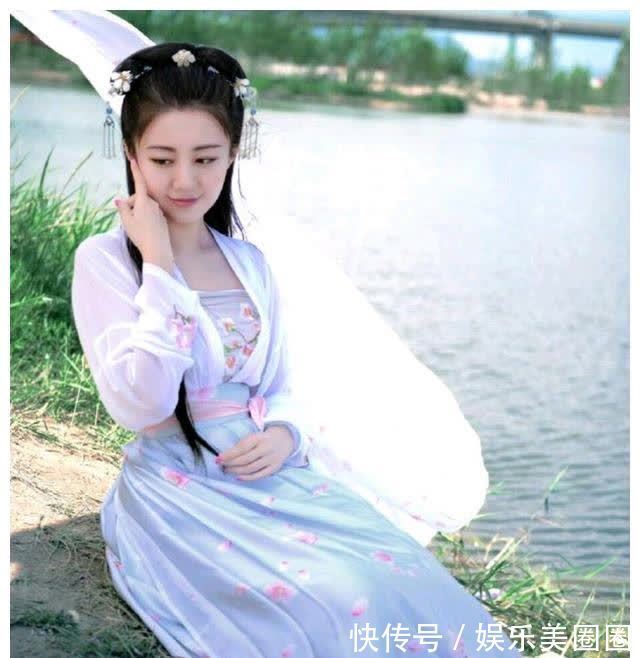 佩香@相见欢|青丝如瀑为谁留?无言独上西楼月如钩