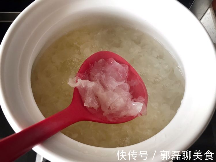养肝|雪梨银耳汤,润肺去燥养肝健脾,女人常喝滋润又养颜